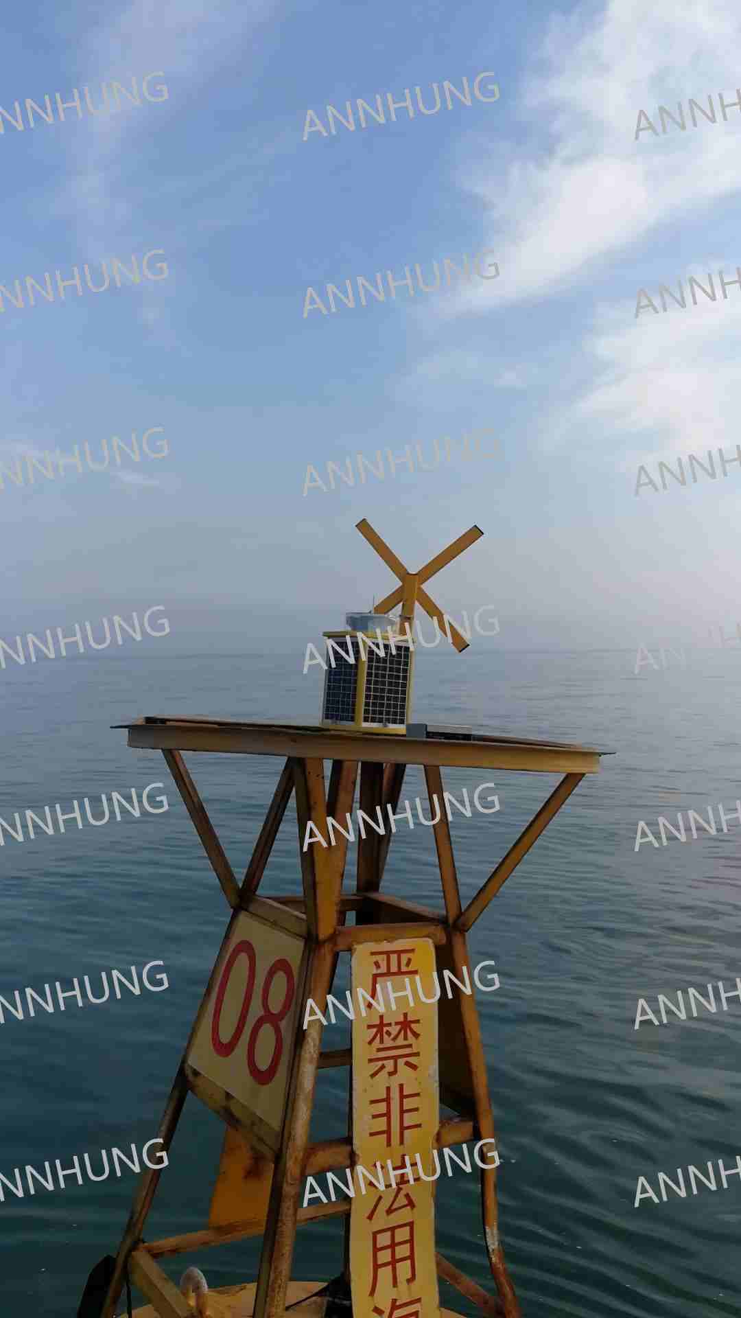 के बारे में नवीनतम कंपनी का मामला Project Case Display of AH-ML-S7 LED Solar Powered Marine Lantern on Offshore Navigation Buoy 